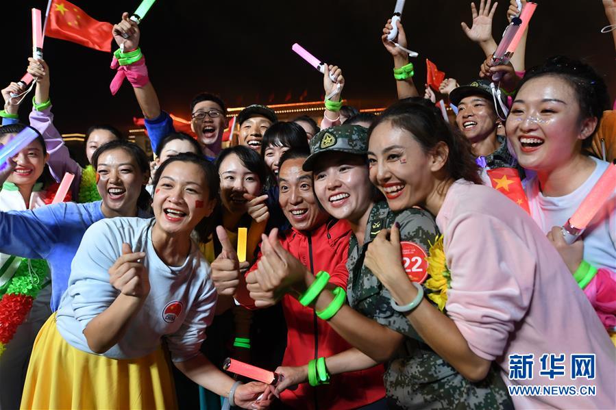 (新华全媒头条·图文互动)(9)彩云长在有新天——党的十九大以来以习近平同志为核心的党中央关心推进宣传思想工作纪实