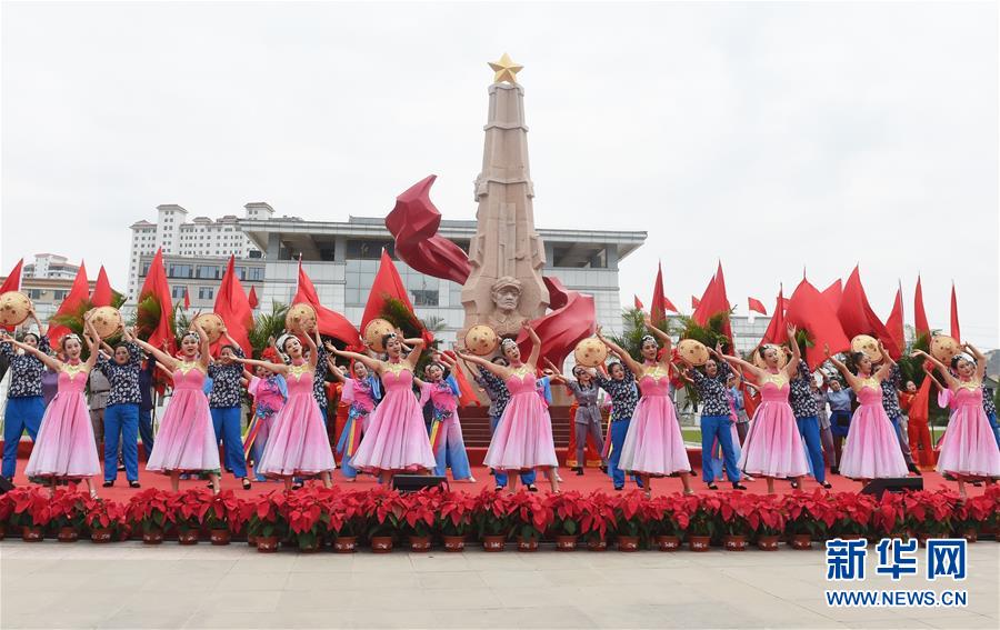 (新华全媒头条·图文互动)(2)彩云长在有新天——党的十九大以来以习近平同志为核心的党中央关心推进宣传思想工作纪实